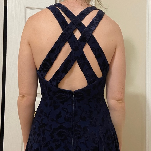 SUSAN ROSELLI for VIJACK  Embossed Velvet Cocktail Dress - Picture 4 of 14